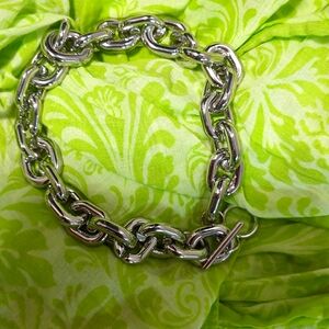 Toggle thick silver necklace.